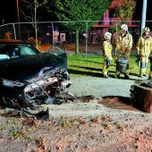 Auto kracht in Greifer
