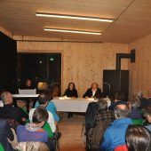 Fabrikler im Kulturpavillon der Ruine Blumenegg