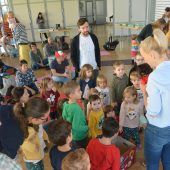 Bücherspende an Purzelbaum-Gruppen