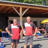 Freundschaftliches Duo-Stockschießen