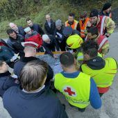 Todesflug im Nebel gegen Felswand