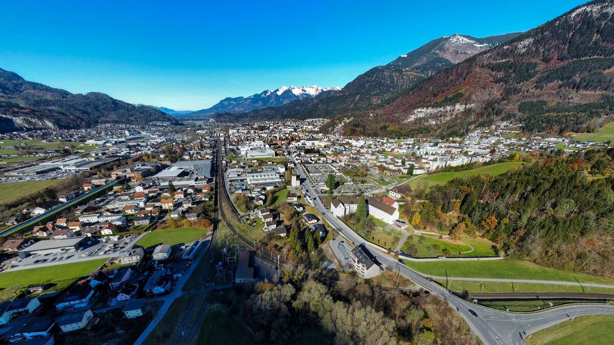 Weniger Bürokratie, Steuern, Hürden bei Genehmigungen: Die Parteien haben in ihren Wahlprogrammen große Pläne für den Wirtschaftsstandort Vorarlberg. ⇒Lerch