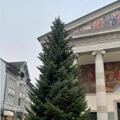 Christbaum steht am Dornbirner Markplatz