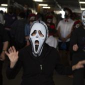 Frau kannte Halloween nicht und ging in Panik auf Kinder los