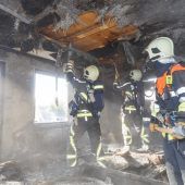 Haus in Tisis in Flammen