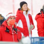 Sonne und Schnee garnierten Skifest