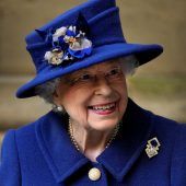 Queen schlägt Arzt zum Ritter