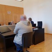 Frau mit Nacktfotos unter Druck gesetzt
