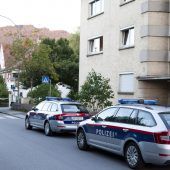 Mopedfahrer rast auf Schulklasse zu