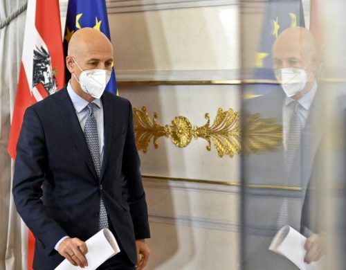 Minister Kocher gab Unterstützung für Betriebe und Arbeitnehmer bekannt.  APA