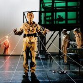 Im gefeierten Polke-Stück am Landestheater stecken starke Vorarlberg-Bezüge. »D5