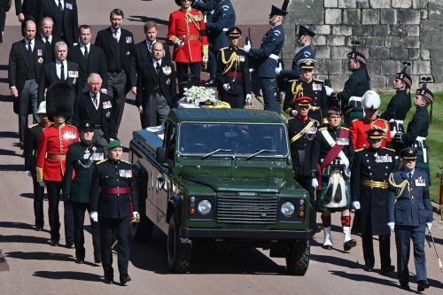 17. 4.Den Leichenwagen, einen umgebauten Landrover, gestaltete Prinz Philip über 16 Jahre lang selbst.