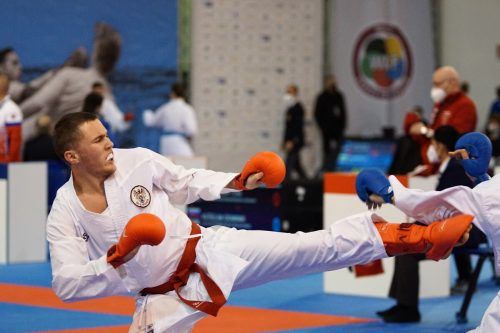 Adrian Nigsch lieferte bei der Youth League in Jesolo eine bärenstarke Performance ab und feierte fünf Siege ohne Gegenpunkt. Verband