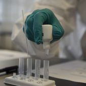 Impfen und testen als Wellenbrecher