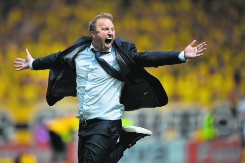 Auf besondere Momente wie diese hoffen die Altach-Fans: Ein jubelnder Ludovic Magnin an der Seitenauslinie. afp
