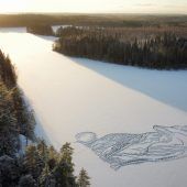 Finne entwirft eisige Kunst auf See
