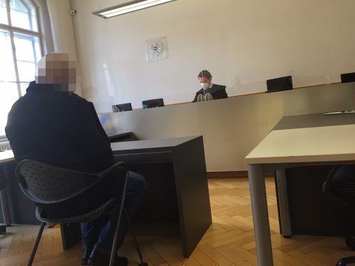 Der Angeklagte lieferte ein besonders verabscheuungswertes Beispiel von häuslicher Gewalt. Das Urteil des Richters akzeptierte er.  vn/gs