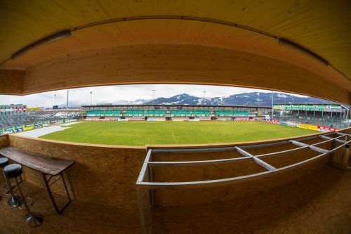 Der Blick vom TV-Turm in Richtung der Tribünen im Reichshofstadion, das bei einem Aufstieg kurzfristig Adaptierungen erhalten wird. Steurer/2