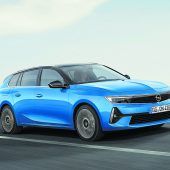 Autonews der Woche Die Kombiversion des Opel Astra steht in den Startlöchern / Mehr Reichweite für elektrische Peugeots / Modellpflege für den Skoda Karoq