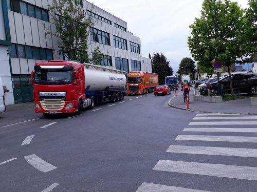 Durch eine Umlegung samt eigenem Streifen für Lkw soll die Sicherheit deutlich verbessert werden.  Marktgemeinde