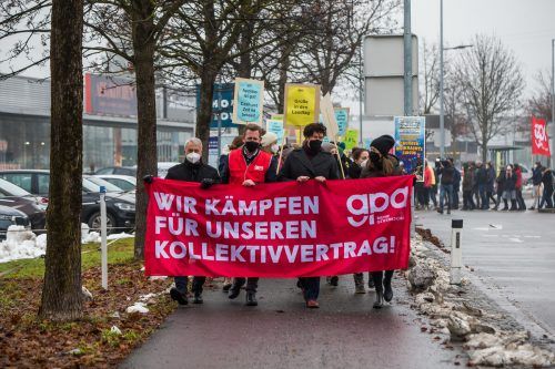 Bei einer Demo äußerten Gewerkschafter und Beschäftigte ihren Unmut. VN/steurer