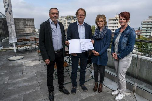 Groß war die Freude bei Dieter Visintainer, Bürgermeister Florian Kasseroler, Andrea Helbok und Bianca Hrach. EM