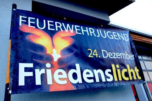 Heute kann man zwischen 9 und 12 Uhr ein Friedenslicht beim Feuerwehrhaus in Tschagguns abholen.  SCo