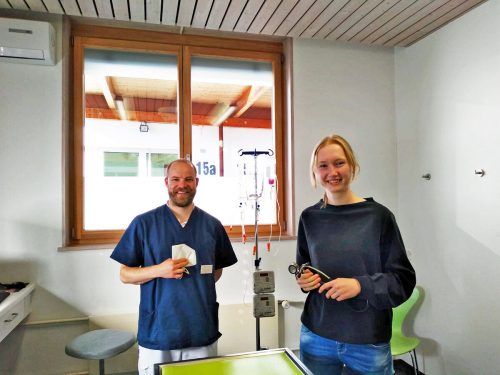 Laurin Schwarzmann hat seine Praxistüren für Klara Burger geöffnet und ihr die verschiedenen Facetten des Tierarztberufes gezeigt. Klara Burger