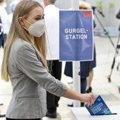 Positive PCR-Tests an den Schulen haben sich halbiert