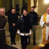 Zwei Bischöfe unterm Heiligen Kreuz