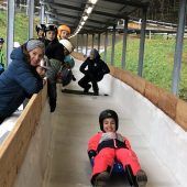 200 Volksschüler konnten bereits den neuen Eiskanal testen