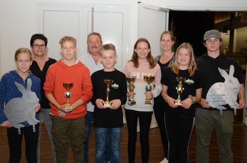 Siegerfoto der Jugendgruppe bei der Kleintierausstellung im Harder Spannrahmen.