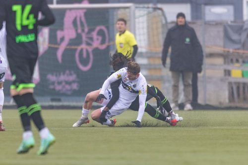 Altachs Johannes Tartarotti, der durchspielte, im Infight. VN-Sams