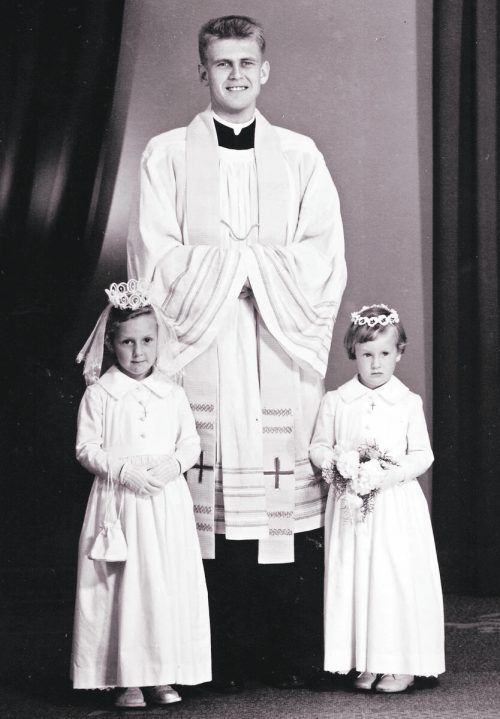 Am 29. Juni 1961 empfing Elmar Fischer die Priesterweihe.