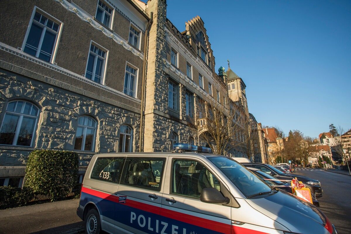 Am Landesgericht Feldkirch wird sich ein ehemaliger Polizist der Anklage der Staatsanwaltschaft stellen müssen. ⇒symbol/vn/paulitsch