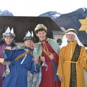 Den Segen im Dorf verteilen