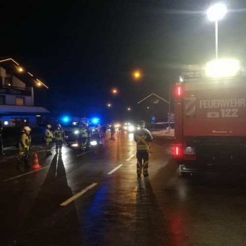 Auch die Ortsfeuerwehr wurde zum Unfallort gerufen. fw lingenau