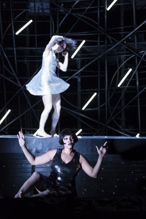 Aus den "Sieben Todsünden" von Kurt Weill in Straßburg. oper/Beck