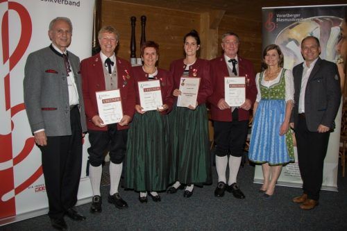 Bgm. Peter Neier, Barbara Schöbi-Fink, Josef Galehr, Lisa Maria Frei, Nicola Walser, Thomas Scheibenstock und Wolfram Baldauf (v.r.). Ernst Ritsch