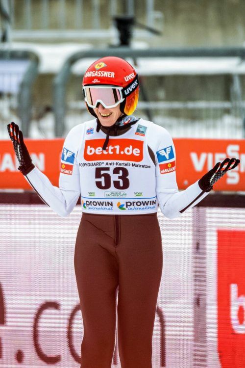Daniela Iraschko-Stolz schmerzt das Knie. apa