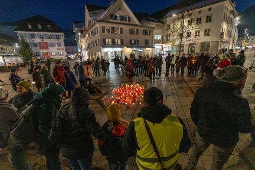 Das Ziel der Lichtermeer-Aktion ist es, eine weitere Spaltung zu verhindern und wieder ins Gespräch zu kommen. VN/STiplovsek