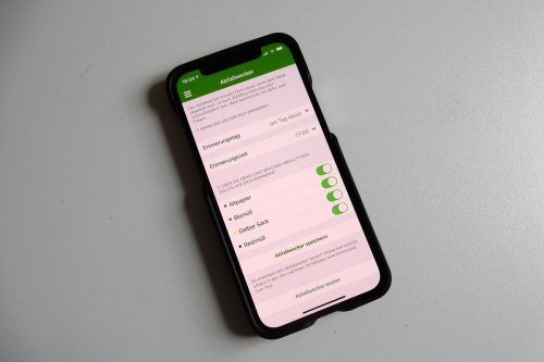 Den Abfuhrkalender gibt es als App, zum Ausdrucken oder auf Anfrage. Stadt