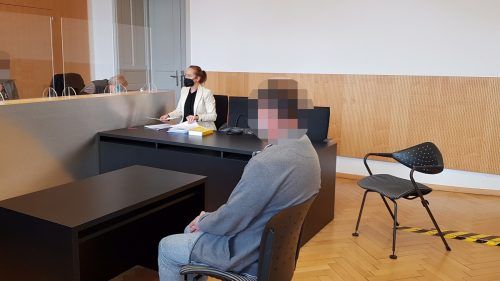 Der Betroffene mit seiner Rechtsvertreterin Olivia Lerch beim Prozess am Landesgericht Feldkirch. ECKERT