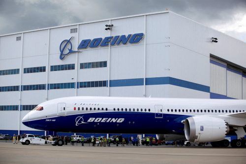 Der „Dreamliner“ könnte wegen 5G einen längeren Bremsweg haben, sagt die FAA. RTS
