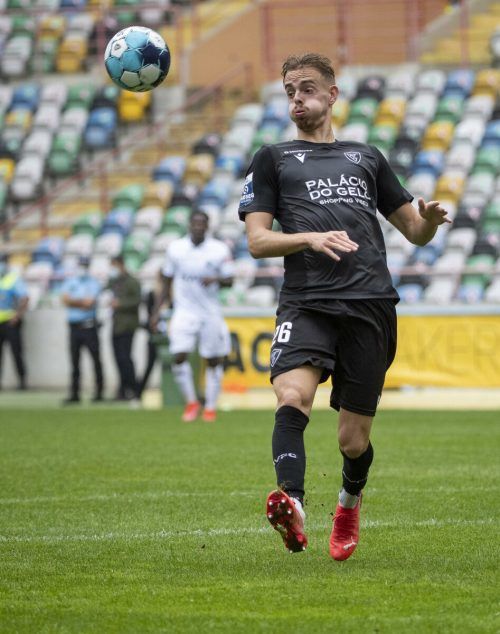 Der Langenegger Daniel Nussbaumer avancierte mit seinem Ausgleichstreffer spät in der Nachspielzeit zum Helden für seinen Klub Viseu in Portugal. shourot
