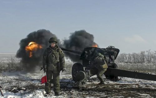 Der Westen fühlt sich zunehmend von Russland bedroht. Dort werden derzeit Militärübungen abgehalten. Außerdem kam es zu Truppenverschiebungen. AP