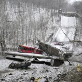 Schneebedeckte Brücke in Pittsburgh zusammengebrochen