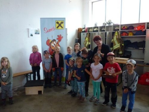 Die Kinder bastelten Igelhotels passend zu der Jahreszeit. OGV Nüziders