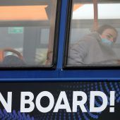 Neue Busse in Manchester zu groß für Fahrerin – Petition gestartet