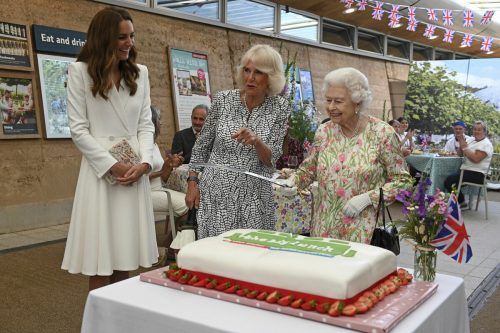Die Queen hat Herzogin Camilla zum Mitglied des Hosenbandordens gemacht. ap